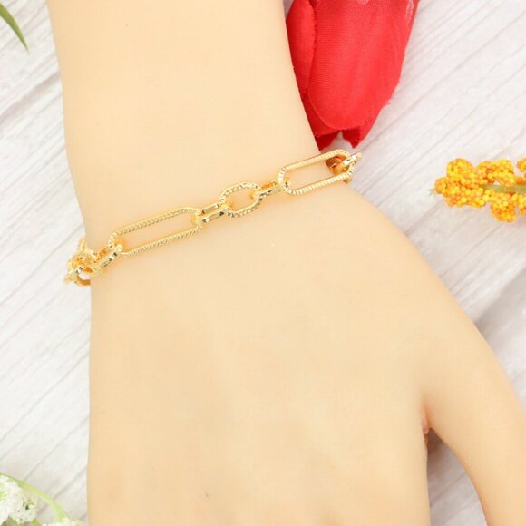 "Trendy Handmade Bracelet – A Thoughtful Gift for Girls & Women | UNVRC1500 - Picture 3 of 10